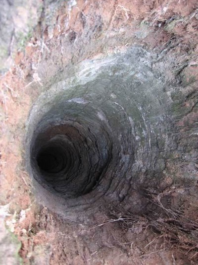 Mysterious holes in Russia - Neatorama